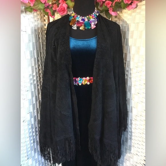 💖🌸 See new listing 🌺💜 Suzanne Somers Black Laser Cut Leather Cape Poncho - Picture 5 of 15